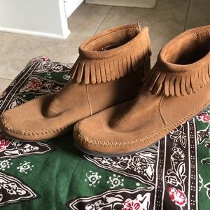 Minnetonka Zip-Back Hardsole Boot